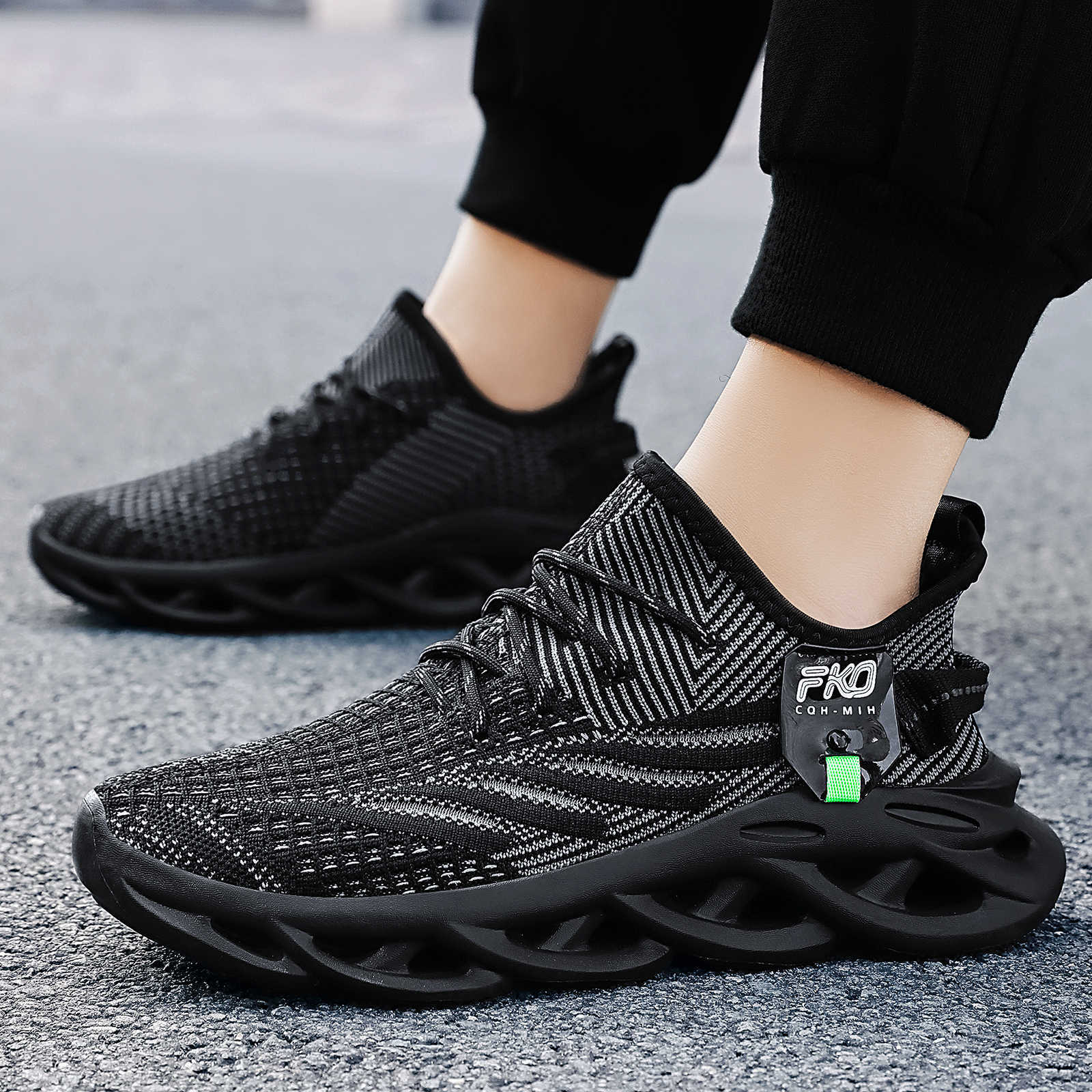 Sepatu Sneakers Rajut Pria Ber - Knit Fabric Lace Up Sneakers ulasan dan harga